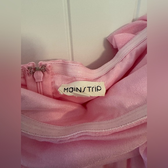 Pink Off-Shoulder Ruffle Dress - Picture 3 of 4